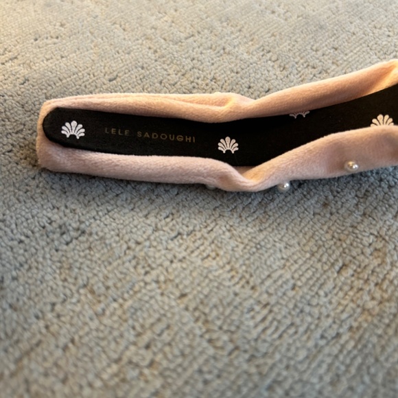 Lele Sadoughi light pink with pearls - Picture 4 of 6